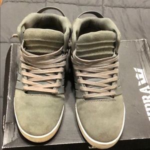 Men’s gray Skytop III Supra sneakers